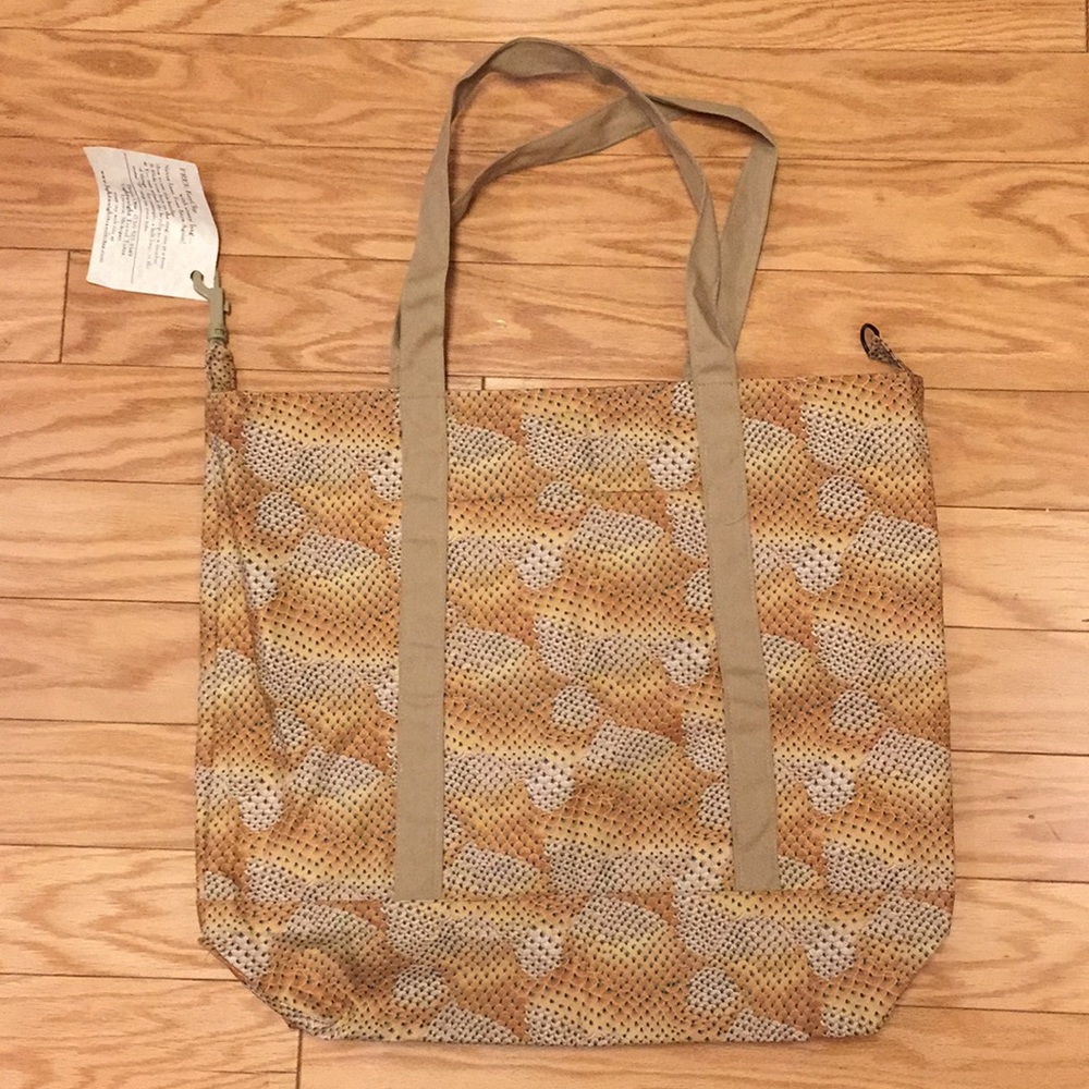 NWT Lightweight Large Travel Tote